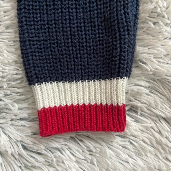 L A Hearts Sweater - Picture 10 of 10